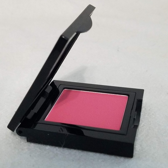 NIB Bobbi Brown Blush in Apricot - Picture 4 of 5